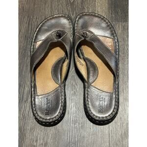 Born Bronze Leather Slip On Thong Sandals Womens Size 9 M/W Style W9373